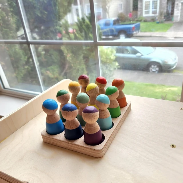 12 Pcs Rainbow Wooden Peg Dolls in Primary Colors car